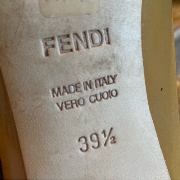 LIKE NEW!  FENDI Décolleté Vernice Borchie Viscone pumps - Picture 15 of 16